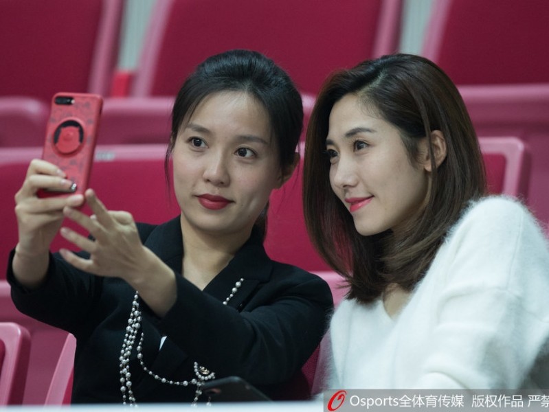 赛场倩影：CBA联赛中的美丽风景线