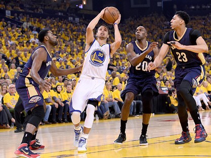 勇士20分大逆转鹈鹕！库里回归引爆下半场