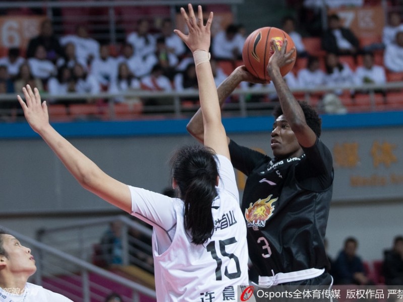 WCBA赛场新星闪耀，江苏女篮大胜浙江豪取关键胜利