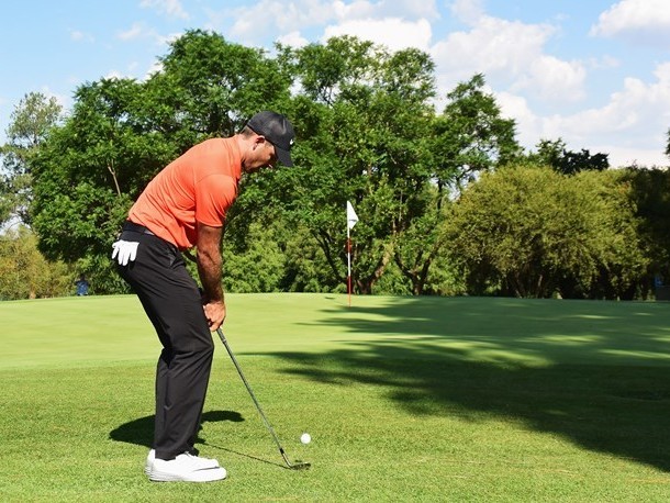 家乡扬威 舒瓦泽尔领跑茨瓦内公开赛冲个人欧巡第十一冠