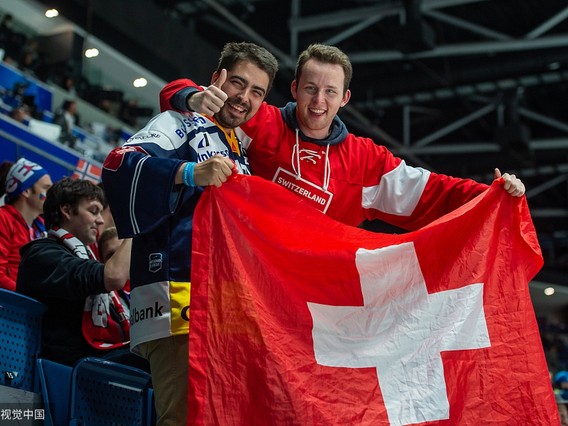 友谊赛挪威闷平瑞士，草皮坑坑洼洼成焦点