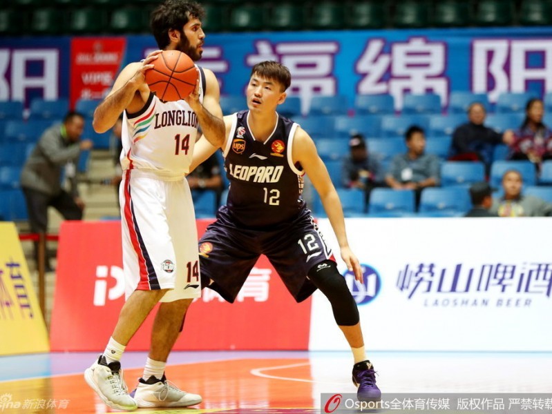 季前赛烽烟起 四川深圳齐告捷