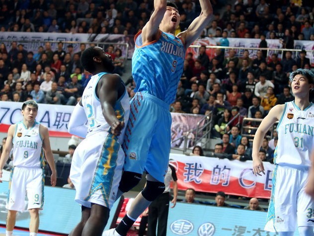 周琦两双镇守内线，李根廿九分锋芒毕露，新疆客场送福建八连败