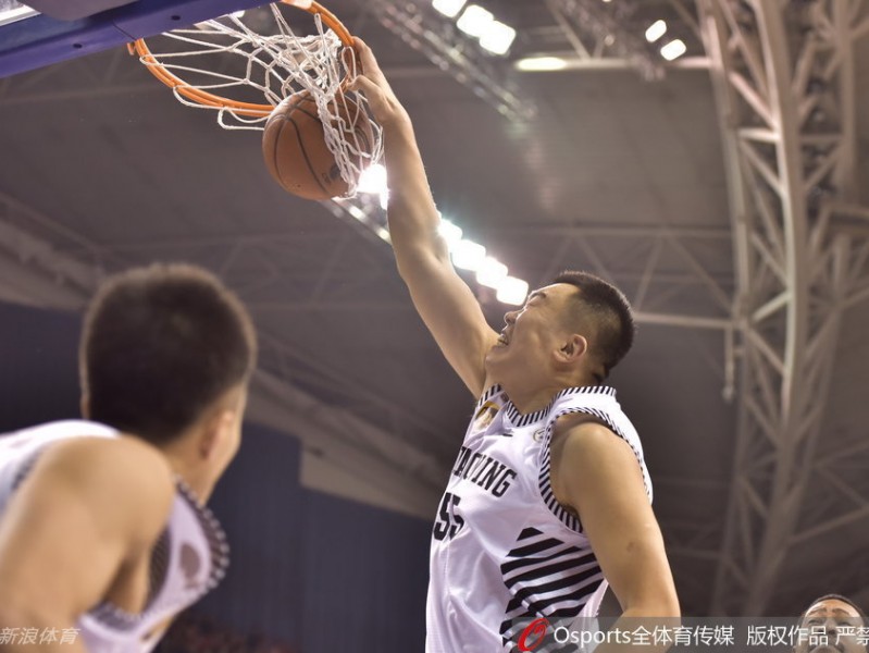 辽篮复仇夜，韩德君擎天一击震天山