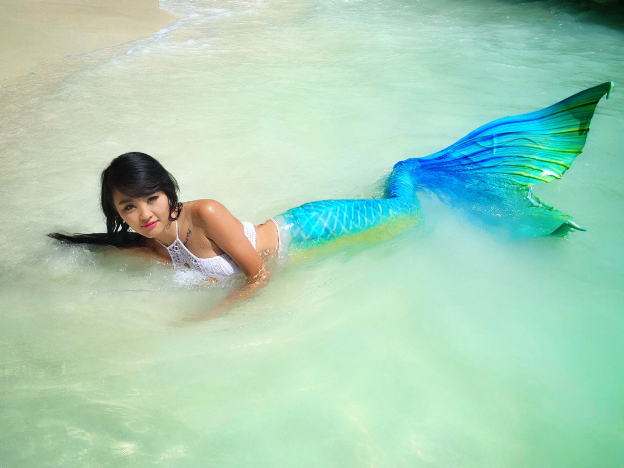 上海大鲨鱼篮球宝贝化身美人鱼 演绎水中妖娆舞姿引爆全场