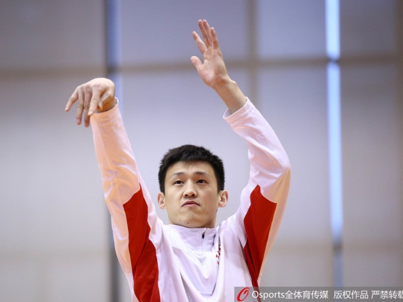 肿瘤男孩轩轩的CBA圆梦之旅：在广东宏远感受篮球的温暖与力量