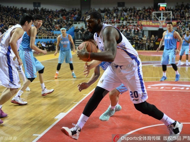 江苏铁血防守激战新疆飞虎，奥登禁区制霸西热冷血三分