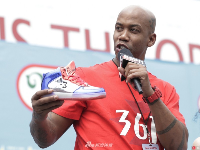 马布里独立日返乡宣传个人品牌 热狗大赛变身移动广告位