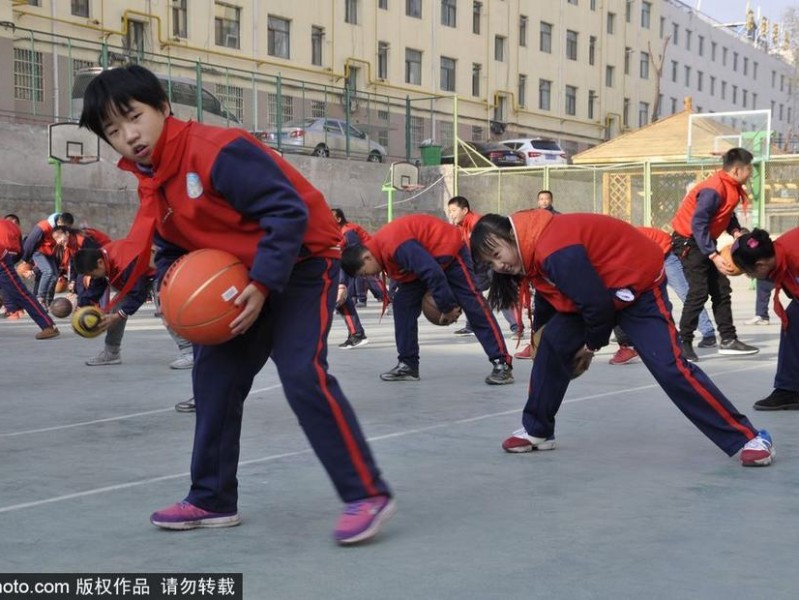 西宁水井巷小学千人篮球操 舞动高原冬日阳光