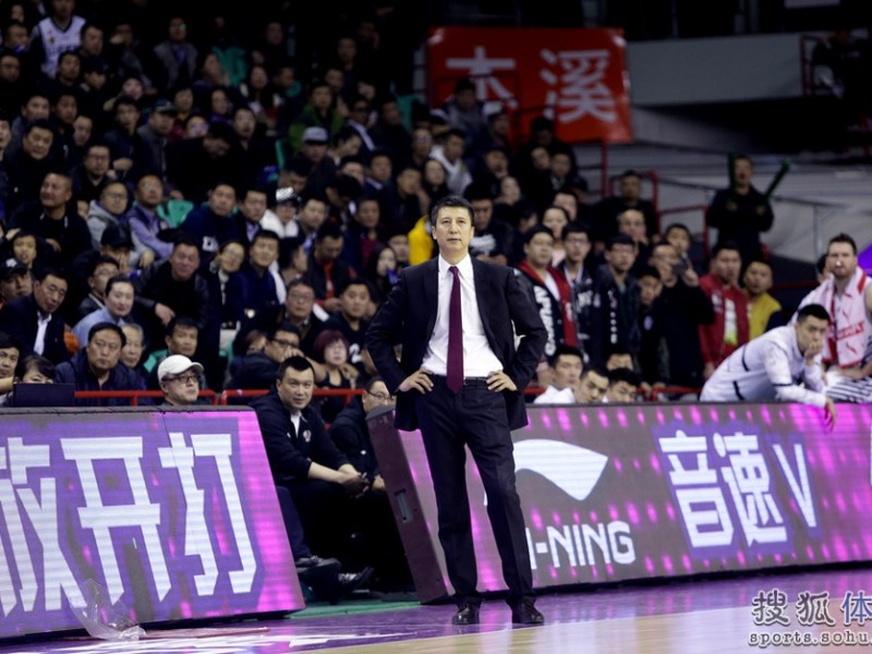 白魔兽与NBA内线的宿命对决：韩德君vs布拉切CBA经典战役复盘