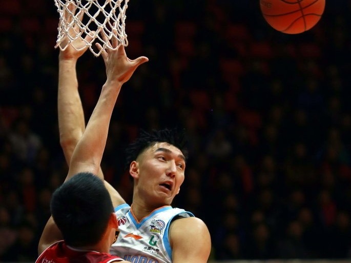 布拉切强势复出引领大胜，新疆主场送八一队八连败