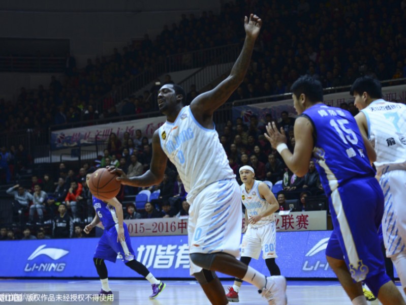 光头西热闪耀全场，布莱切碾压内线，刘炜指挥若定——致那支 unforgettable 的新疆队