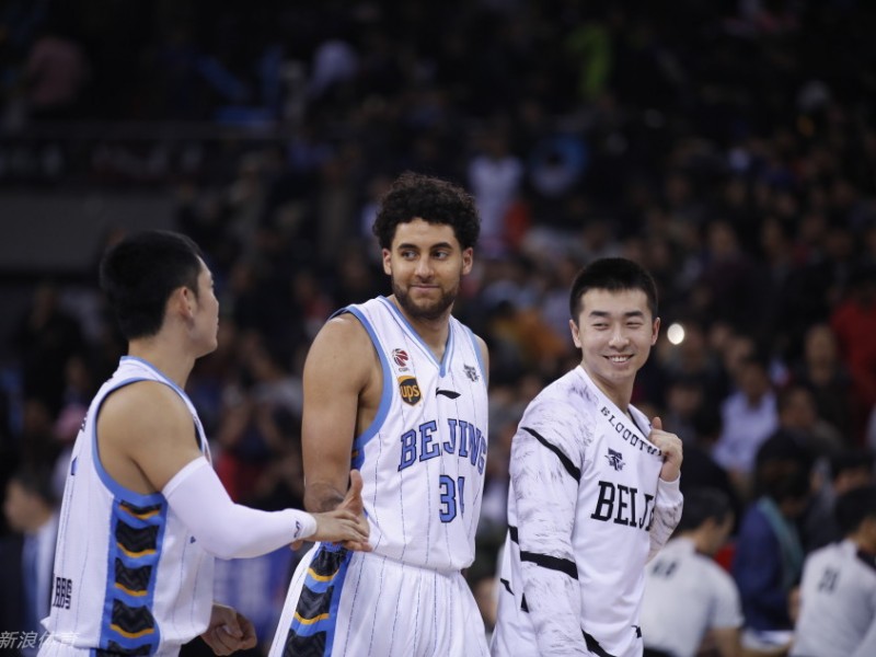 京城男篮冬日热血战记：马布里率新援恶斗内线群雄