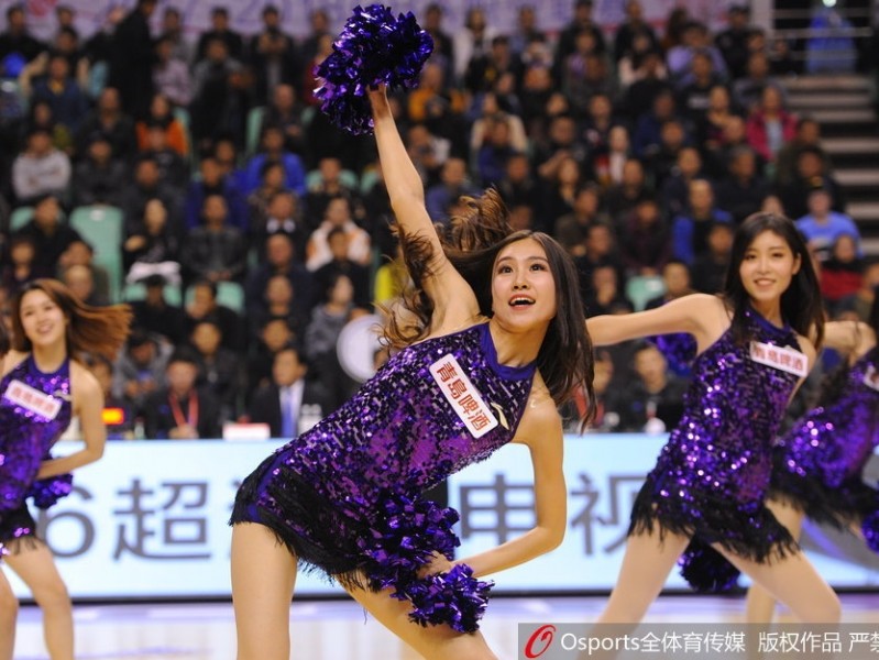 CBA赛场最美风景线 篮球宝贝热舞点燃第四轮激情