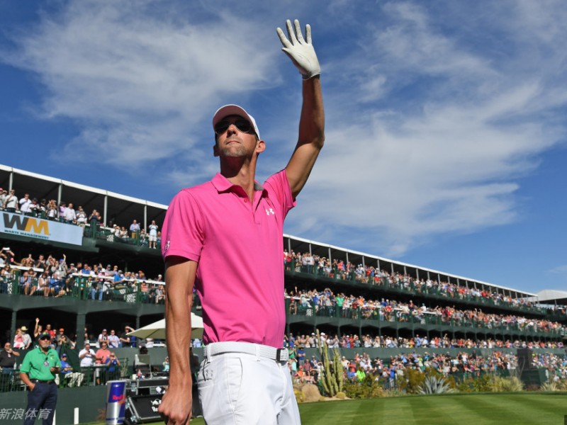 从泳池霸主到绿茵明星 菲尔普斯引爆高尔夫狂欢夜