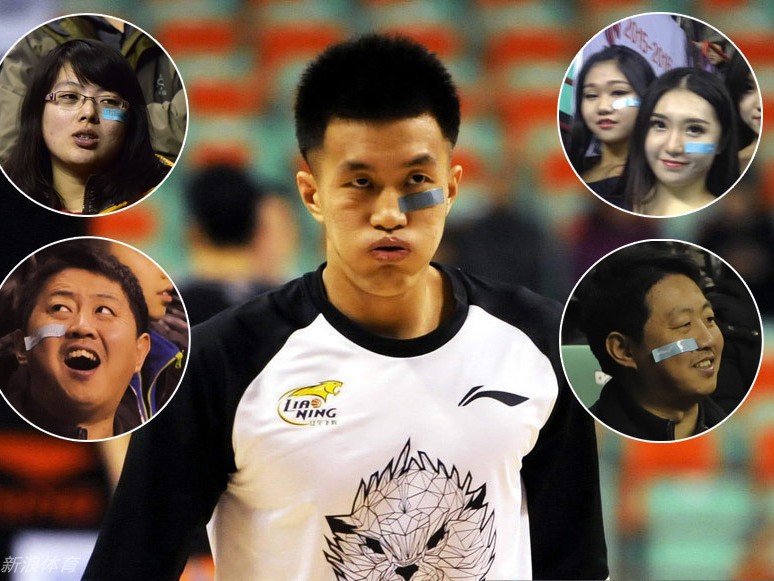 辽宁球迷贴“幸运符”声援郭艾伦 创可贴成主场最暖风景