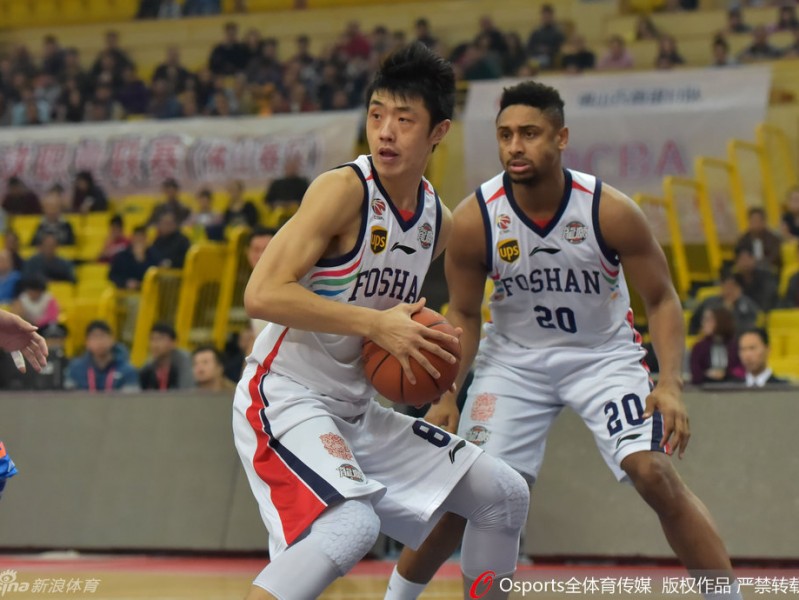 邓哈哈合砍七十分，四川豪取十一连胜！佛山虽败犹荣，青春风暴席卷赛场