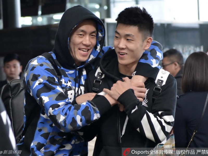 辽篮记忆：那些年机场追逐的迷彩少年与温情瞬间