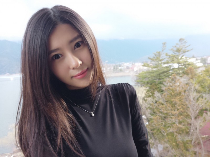 刘晓宇前女友钟鹿纯绝美私房照 车模女神惊艳时光