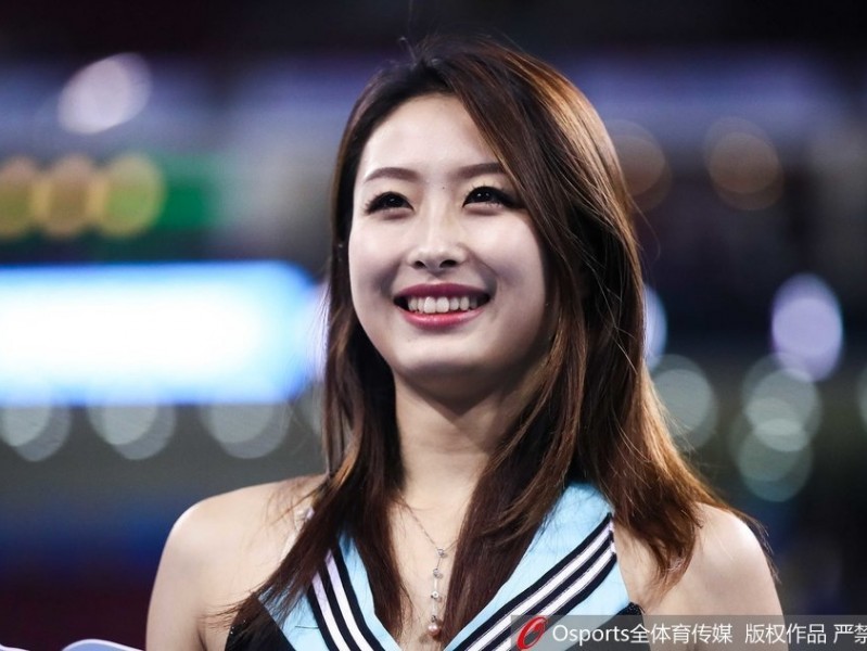 京沪大战燃情赛场 篮球宝贝热舞绽放五棵松