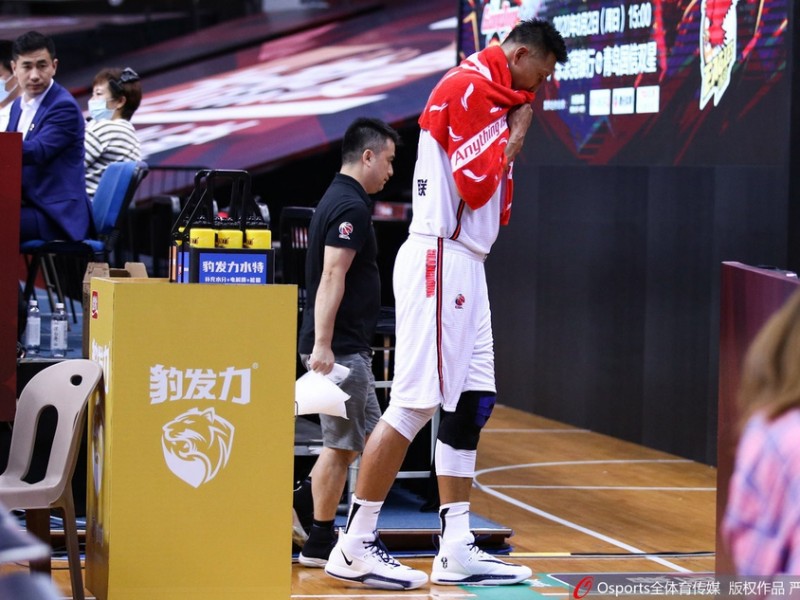 折戟青岛夜：易建联那一次无对抗的落地，让整个宏远陷入沉寂
