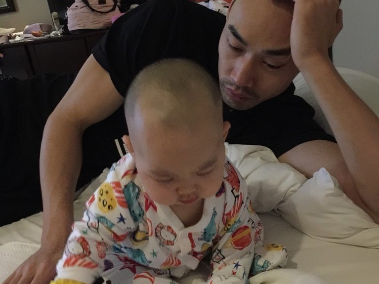 孟达爱女探营记：哈达迪铁汉柔情抱娃，小公主萌态可掬成球队宠儿