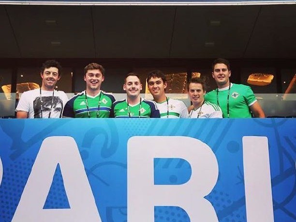 当高球明星们踏上丛林之旅：赛场之外的狂野与温情