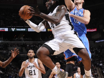 雷霆4-2淘汰马刺晋级西决双少65分