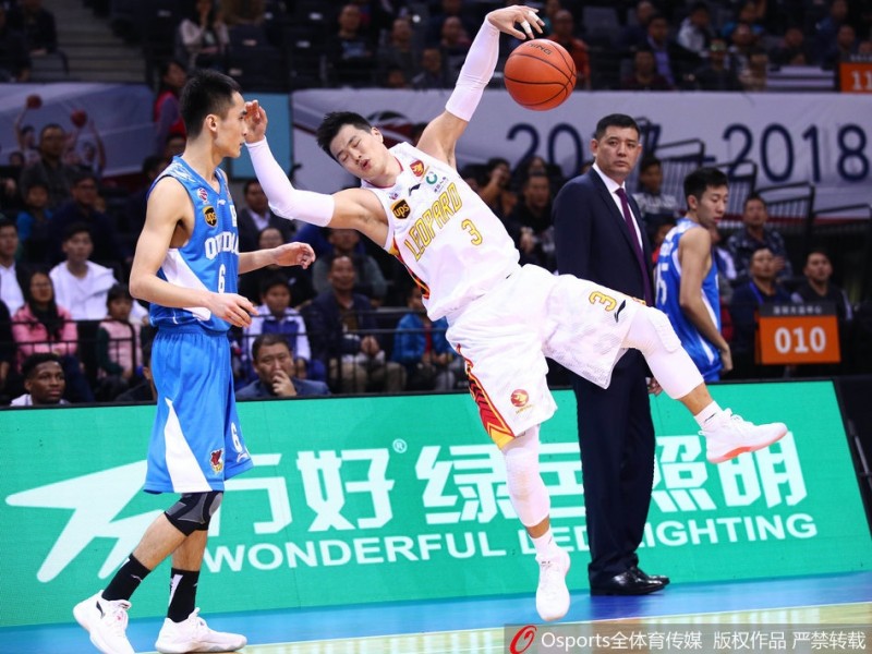 深圳烈豹主场狂飙，顾全31分引领大胜青岛国信双星