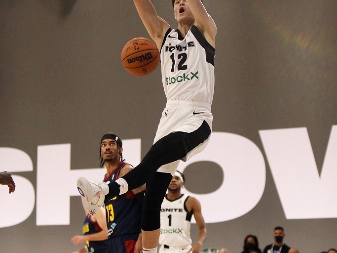 曾凡博高效十分鐘 暴扣三分率點燃隊大勝