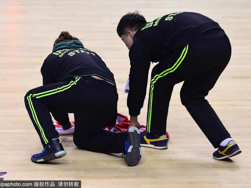 赛场边的“闪电侠”：CBA“地板工”的工匠精神与逆袭人生