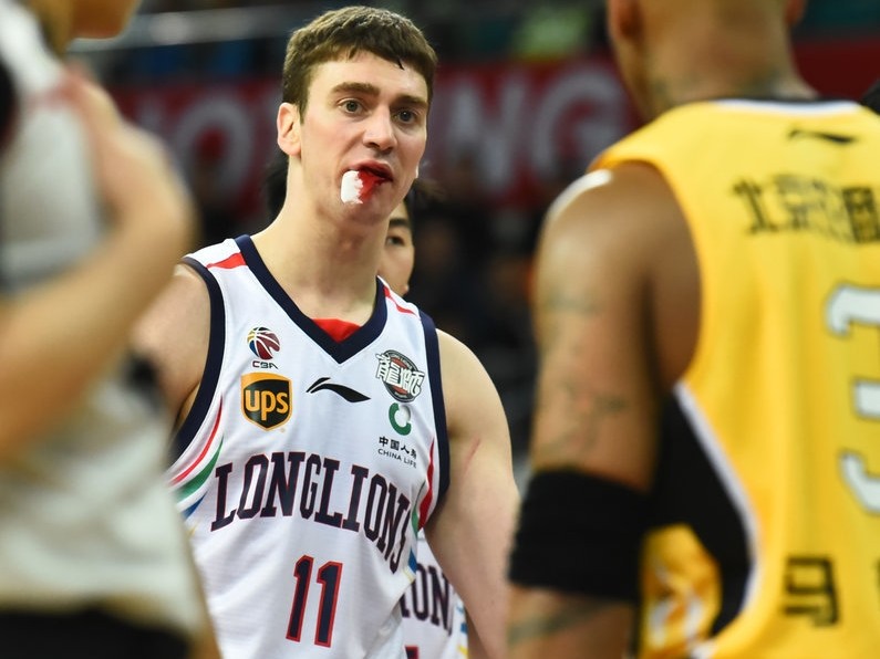 硬汉汉斯布鲁：浴血战场，CBA赛场上的不屈战魂