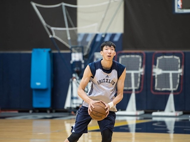 孟菲斯试训场上的中国新星：周琦展露天赋未来可期