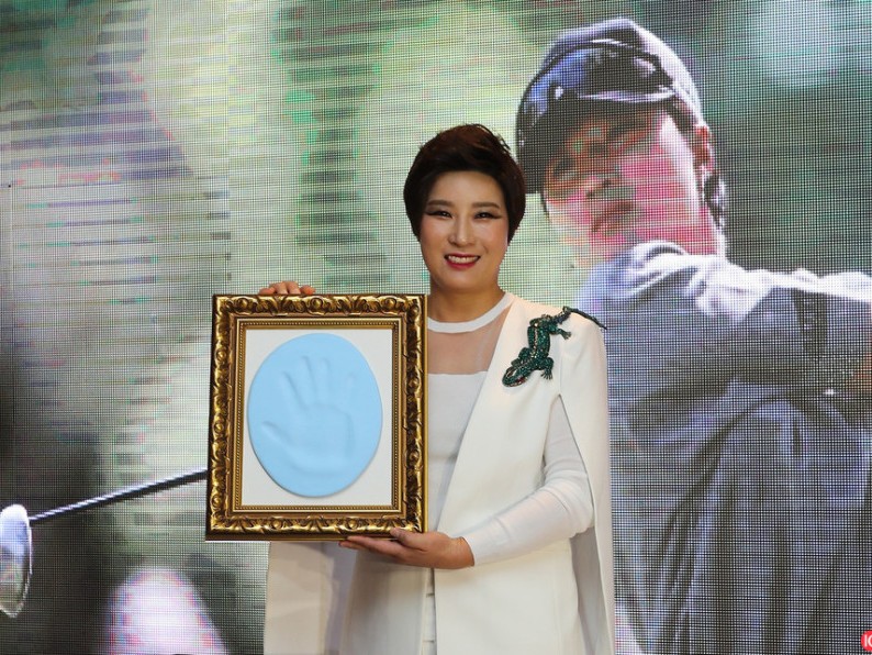 星光璀璨荣耀时刻：韩国女子高尔夫颁奖盛典绽放优雅与激情