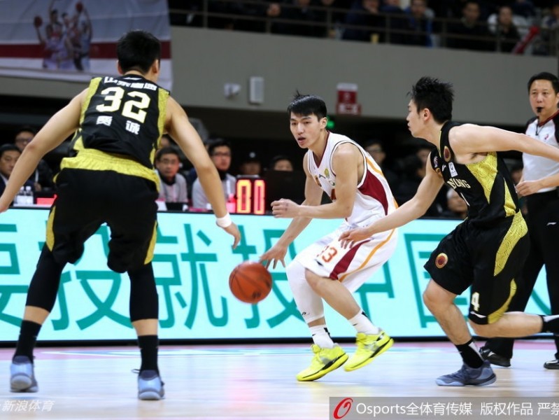 CBA经典战：浙江主场不敌山东，劳森全能表现率队取胜