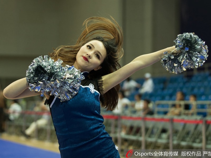 昆山夏夜铁血破敌，蓝衣战士主场大胜，肯帝亚宝贝热舞添彩