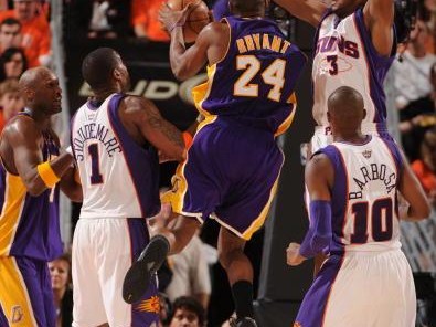 易建联湖人首秀2板，末节39-15大逆转国王