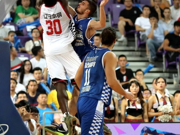 欧洲篮球中国赛厦门站辽宁队大胜 新援巴斯暴力虐筐赵率舟三分神准