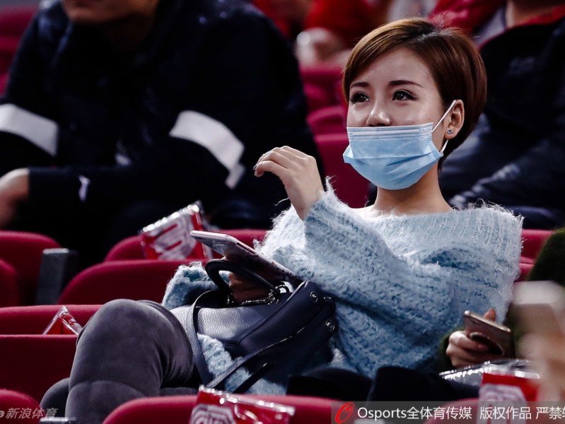 温情陪伴成就京城经典 方硕女友场边见证首钢逆转