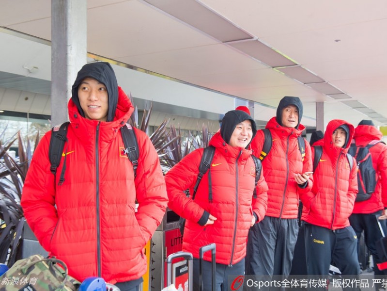 中国男篮蓝队空降墨尔本，郭艾伦萌宠抢镜开启南半球严酷拉练