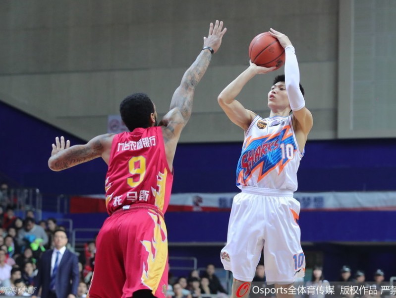 CBA经典回眸：沪吉对决与鲁浙大战的激情瞬间