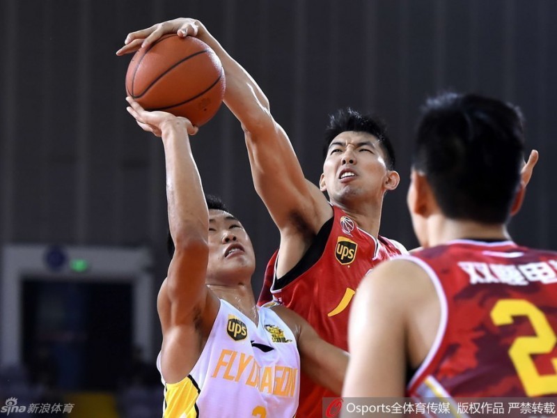 铁血篮坛风云录：从德勒黑封盖到韦弗上篮的激情瞬间