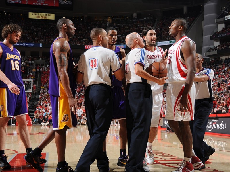 姚明伤退后火箭血战七场，湖人西部半决赛险胜晋级