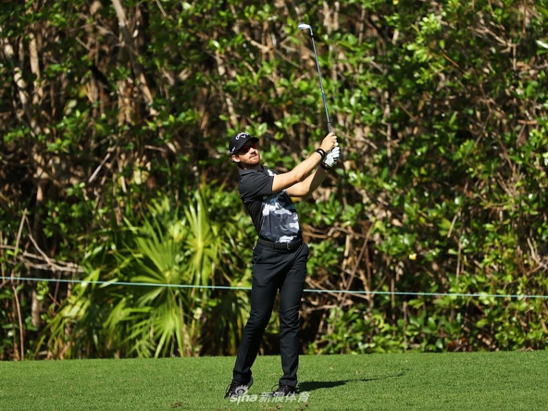 玛雅科巴精英赛移动日风云变幻格里洛一杆优势领跑群雄追逐