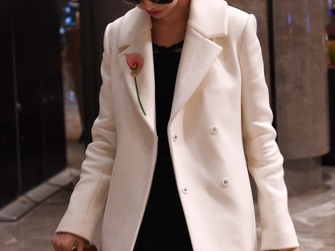 CBA全明星赛的场外风景线：孙悦爱妻陈露的柔情与坚守