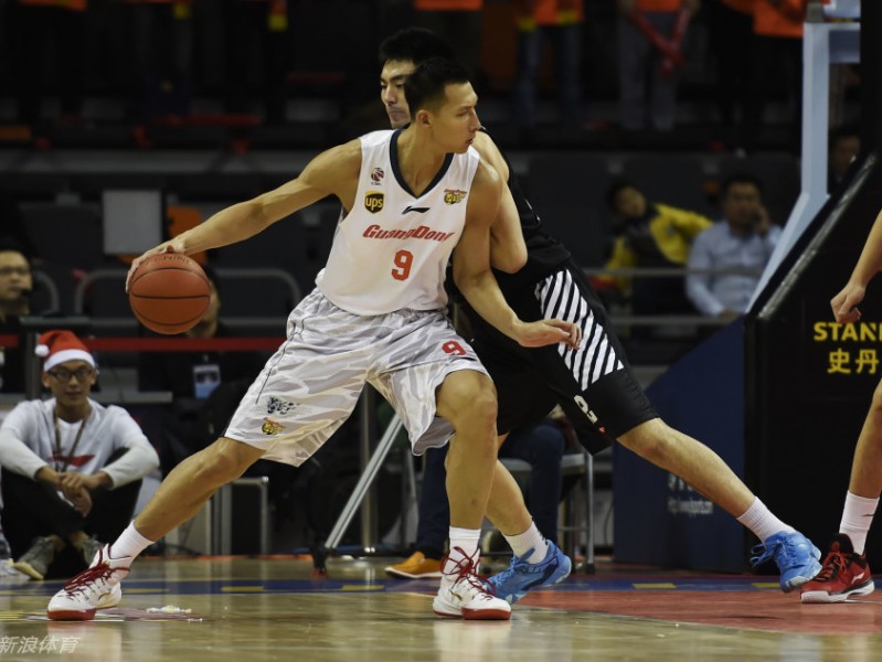 辽粤圣诞大战风云再起：阿联独撑内线，哈德森率队客场大胜