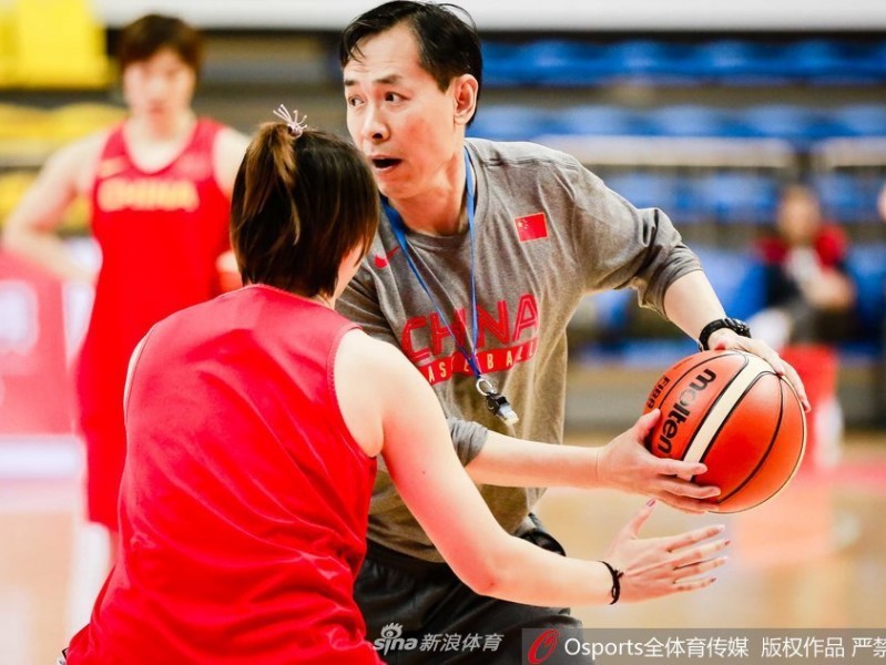 亲率女篮鏖战非洲劲旅 铁帅许利民打磨细节剑指复兴