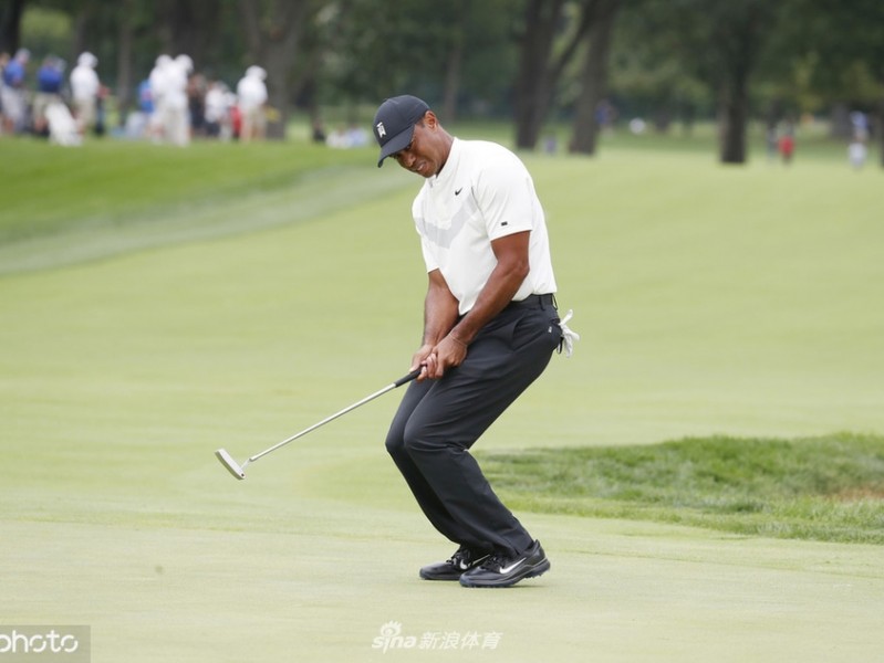 松山英树破纪录领跑宝马锦标赛 伍兹陷苦战