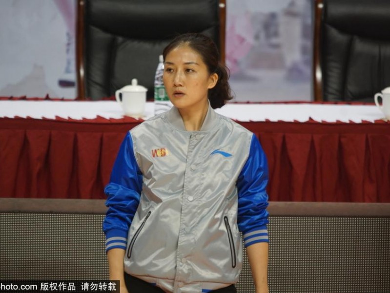 赛场边的别样风景线：记录WCBA的瞬间闪光