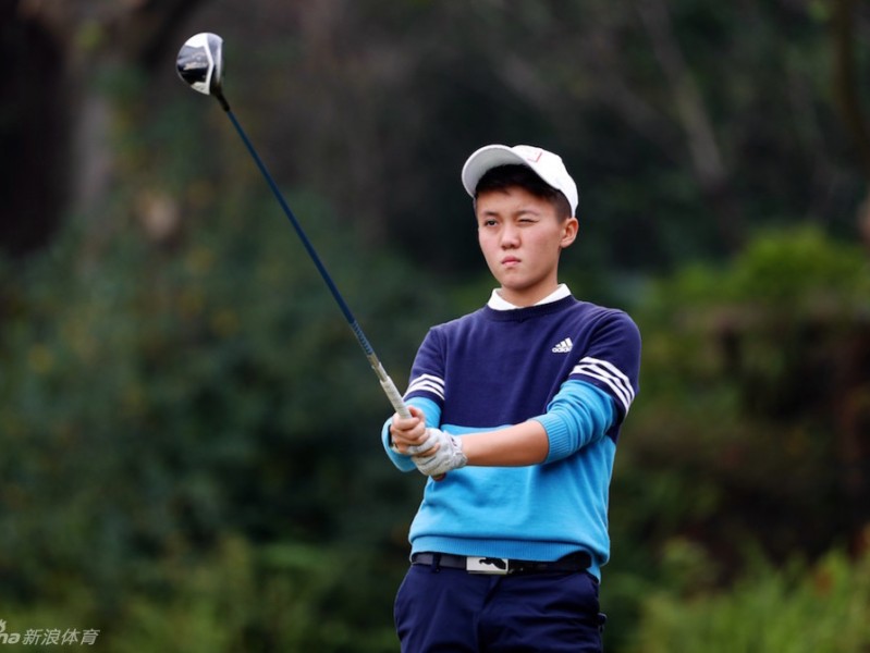 绿茵场畔的青春热舞与挥杆时刻